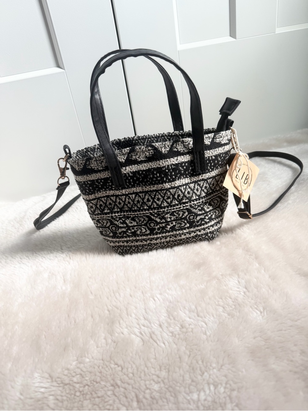 L.I.B New York. Black & Cream Woven Pattern Tote Bag with Removable Strap - Picture 7 of 9